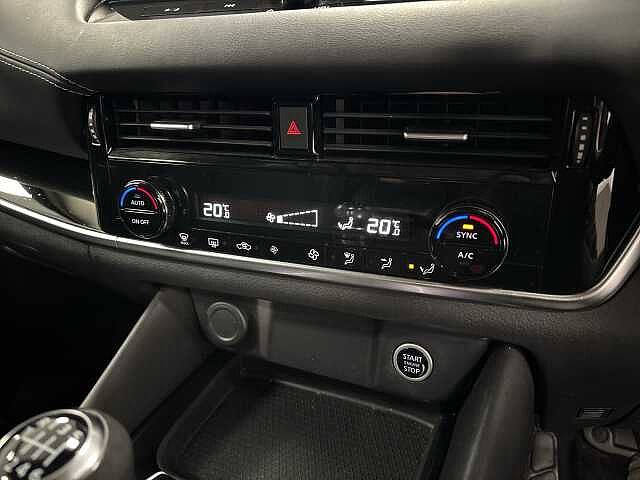 Nissan Qashqai 1.3 DiG-T MH N-Connecta 5dr